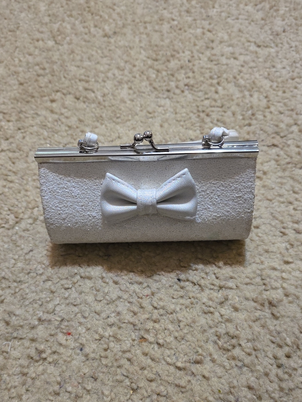 Elegant White Bow Clutch Bag